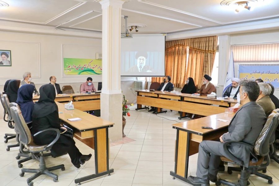 بر نقش بی بدیل دانشگاه ها در تحقق شعار سال و جهاد تبیین تاکید کرد. 3