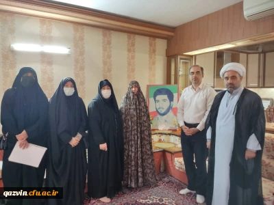 به مناسبت گرامیداشت ایام بزرگداشت مقام معلم در استان قزوین:

دیدار هیات رئیسه با خانواده های معلمان شهید