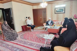 دیدار هیات رئیسه با خانواده های معلمان شهید