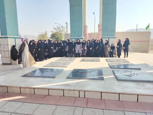 بازدید از پارک علم و فناوری استان و تجدید میثاق با شهدا 4