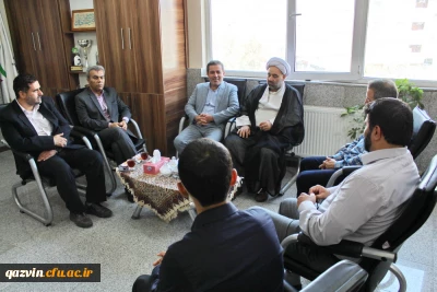 فرمانده ناحیه بسیج دانشجویی استان قزوین در دیدار با هیات رئیسه دانشگاه فرهنگیان:

نقش معلمان در تربیت دینی، اخلاقی و فرهنگی شهروندان بی بدیل است