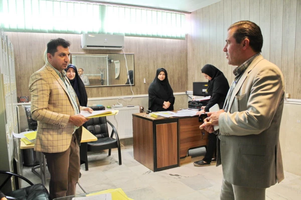 بازدید مدیر امور پردیس ها از روند ثبت نام پذیرفته شدگان کنکور 1401 به روایت تصویر 2