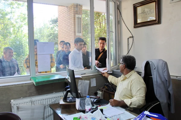 بازدید مدیر امور پردیس ها از روند ثبت نام پذیرفته شدگان کنکور 1401 به روایت تصویر 4