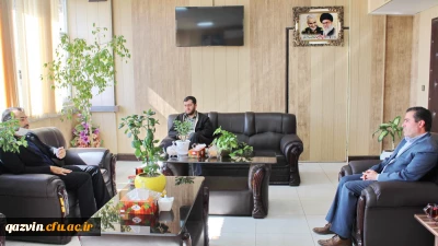 مدیر امور پردیس های استان قزوین در دیدار با مدیر حوزه هنری استان:

دانشگاه فرهنگیان آماده بهره گیری از ظرفیت های حوزه هنری در قالب تفاهم نامه مشترک است.