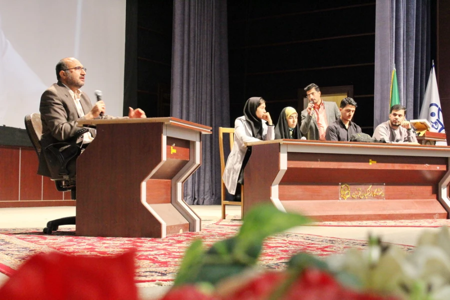 کرسی مناظره دانشجویی با عنوان گشت ارشاد، الزامات، باید و نبایدها 3