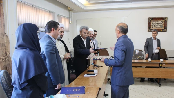 جلسه شورای اداری و تجلیل از بازنشستگان 12