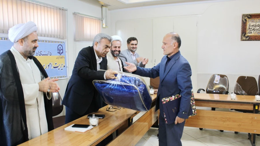 جلسه شورای اداری و تجلیل از بازنشستگان 13