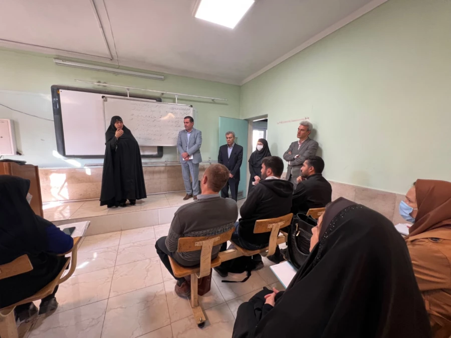 کیفیت خدمات رسانی سراهای دانشجویی دانشگاه فرهنگیان قزوین در مقایسه با سایر دانشگاه های استان مطلوب است 4