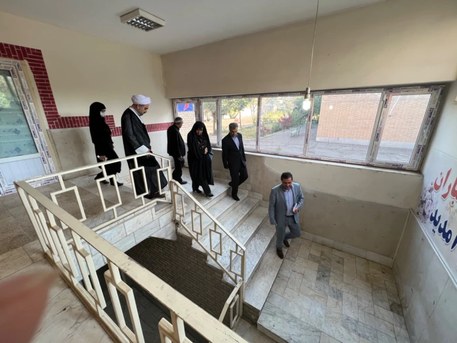 کیفیت خدمات رسانی سراهای دانشجویی دانشگاه فرهنگیان قزوین در مقایسه با سایر دانشگاه های استان مطلوب است 12