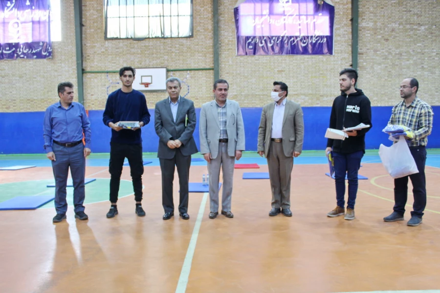 تقدیر از برگزیدگان مسابقات ورزشی به مناسبت گرامیداشت هفته تربیت بدنی به روایت تصویر 3