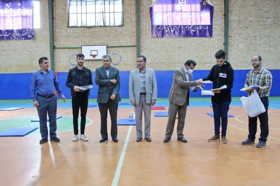 تقدیر از برگزیدگان مسابقات ورزشی به مناسبت گرامیداشت هفته تربیت بدنی به روایت تصویر 4