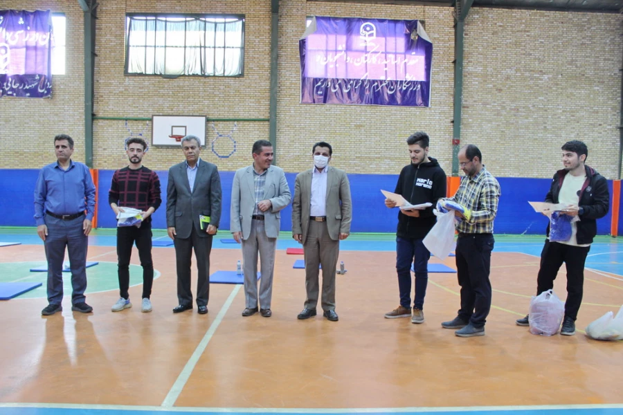تقدیر از برگزیدگان مسابقات ورزشی به مناسبت گرامیداشت هفته تربیت بدنی به روایت تصویر 5