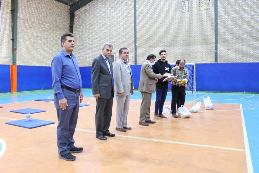 تقدیر از برگزیدگان مسابقات ورزشی به مناسبت گرامیداشت هفته تربیت بدنی به روایت تصویر 6