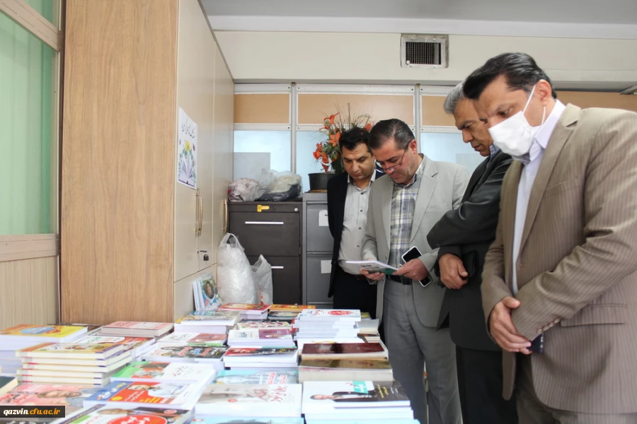 راه اندازی نمایشگاه کتاب به مناسبت هفته کتابخوانی به روایت تصویر 2