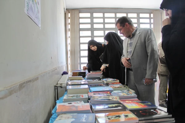 راه اندازی نمایشگاه کتاب به مناسبت هفته کتابخوانی به روایت تصویر 3