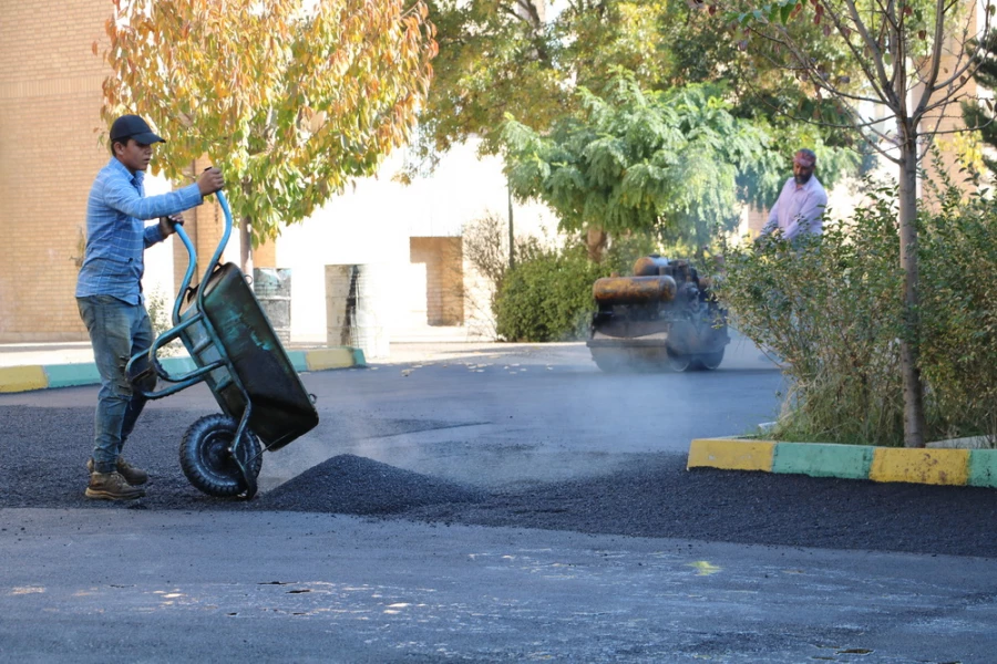 اجرای پروژه آسفالت محوطه پردیس بنت الهدی صدر قزوین 4