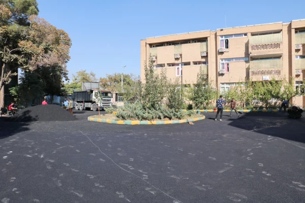 اجرای پروژه آسفالت محوطه پردیس بنت الهدی صدر قزوین 11