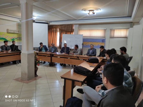 برگزاری جلسه هم اندیشی دانشجو معلمان با مدیران آموزش و پرورش ناحیه آبیک 12