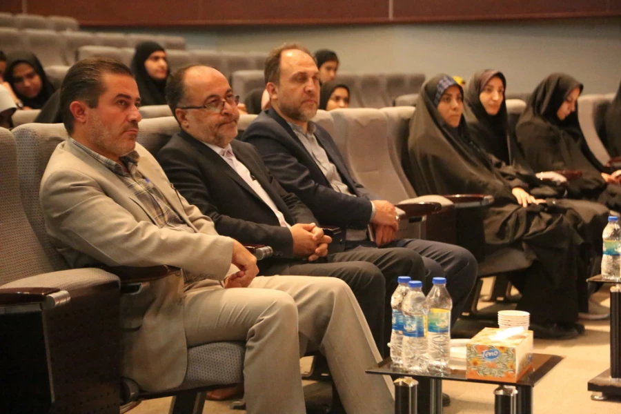 
دانشجومعلمان جهادی به دور از نگاه خبرنگاران تاریخ سازی می کنند
 4