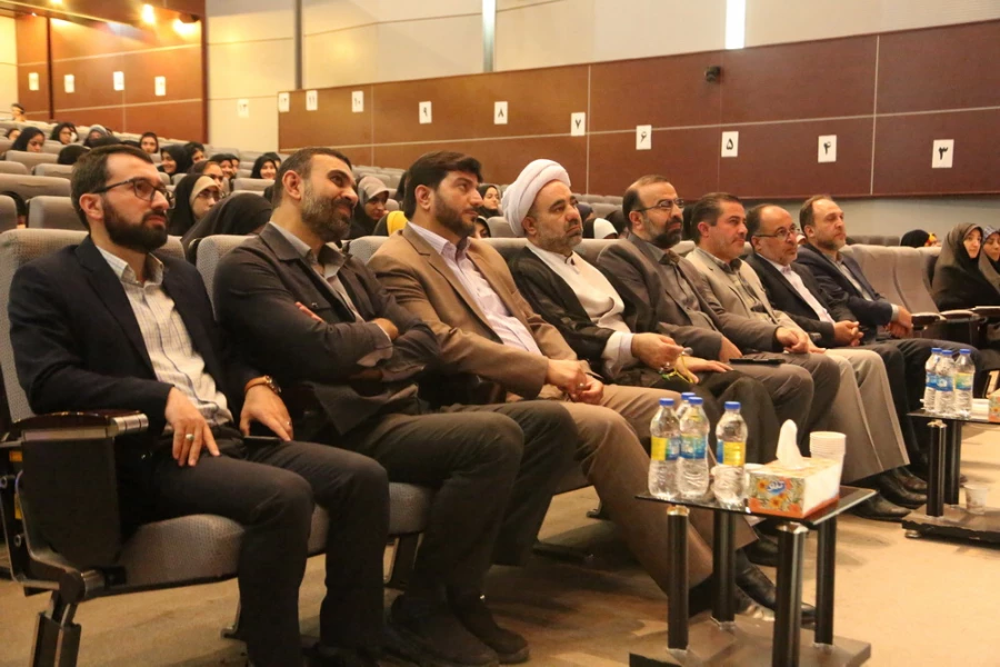 
دانشجومعلمان جهادی به دور از نگاه خبرنگاران تاریخ سازی می کنند
 6