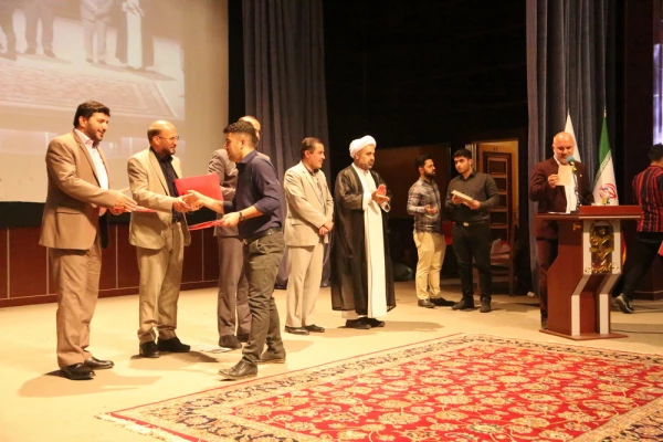 
دانشجومعلمان جهادی به دور از نگاه خبرنگاران تاریخ سازی می کنند
 8