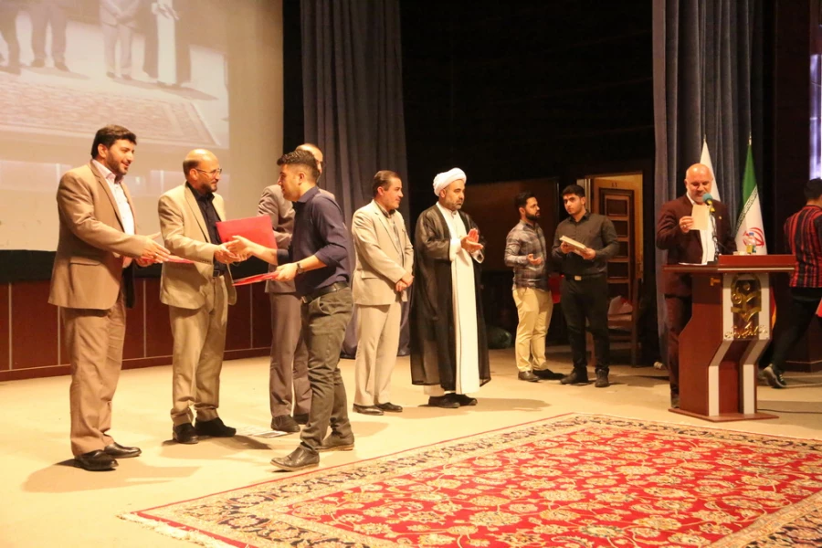 
دانشجومعلمان جهادی به دور از نگاه خبرنگاران تاریخ سازی می کنند
 8