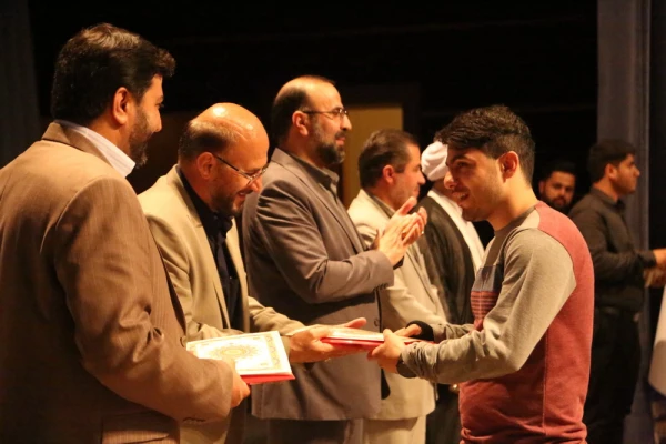 
دانشجومعلمان جهادی به دور از نگاه خبرنگاران تاریخ سازی می کنند
 9