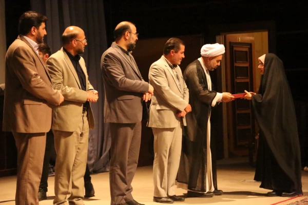 
دانشجومعلمان جهادی به دور از نگاه خبرنگاران تاریخ سازی می کنند
 11