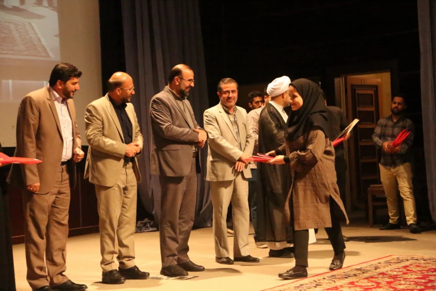 
دانشجومعلمان جهادی به دور از نگاه خبرنگاران تاریخ سازی می کنند
 12