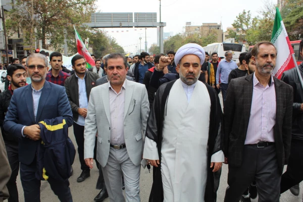 راه پیمایی یوم الله سیزده آبان به روایت تصویر 2