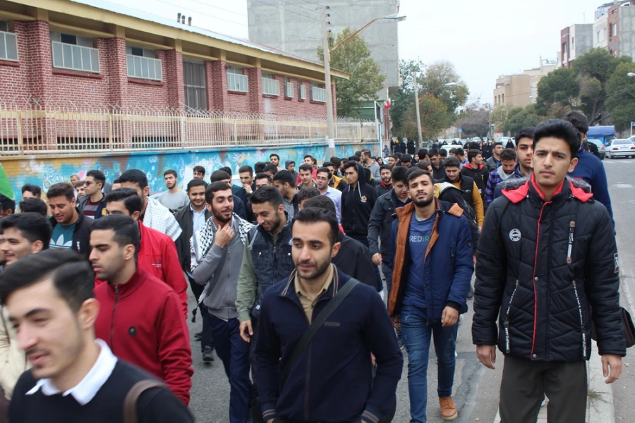 راه پیمایی یوم الله سیزده آبان به روایت تصویر 8