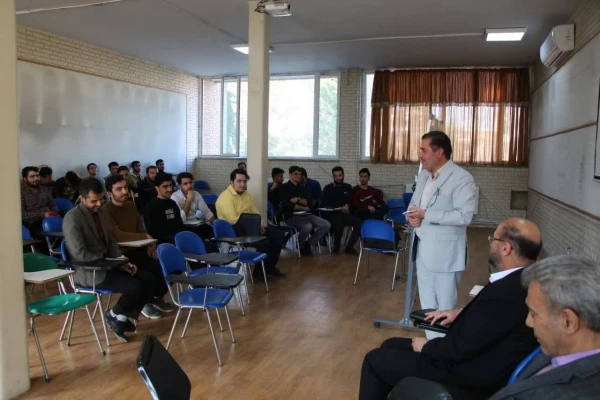 تاکید مقام معظم رهبری بر جذب معلمین از راه دانشگاه فرهنگیان است. 3