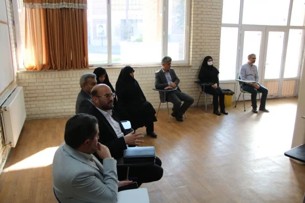 تاکید مقام معظم رهبری بر جذب معلمین از راه دانشگاه فرهنگیان است. 9