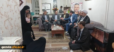 به مناسبت روز پاسدار صورت گرفت:

دیدار با خانواده شهید پاسدار مدافع حرم حمید محمدرضایی