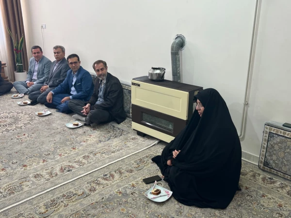 تکریم خانواده دانشجومعلم شهید شمس اله شفیعی اصل 10