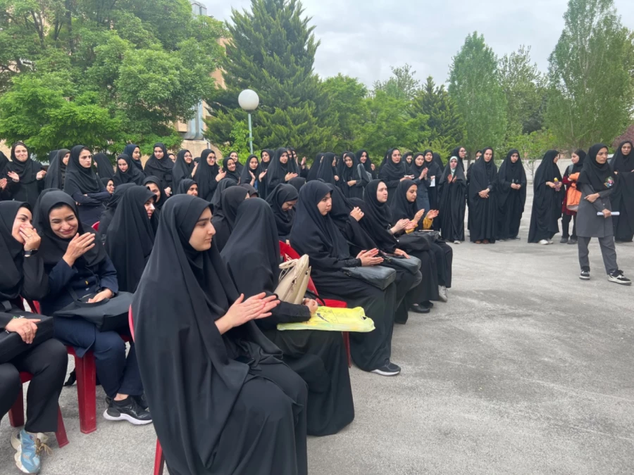 تریبون آزاد پردیس خواهران استان قزوین با محوریت حل مسائل آموزشی 13