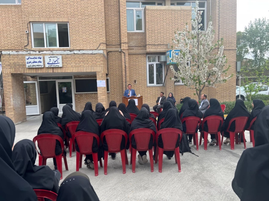 تریبون آزاد پردیس خواهران استان قزوین با محوریت حل مسائل آموزشی 15