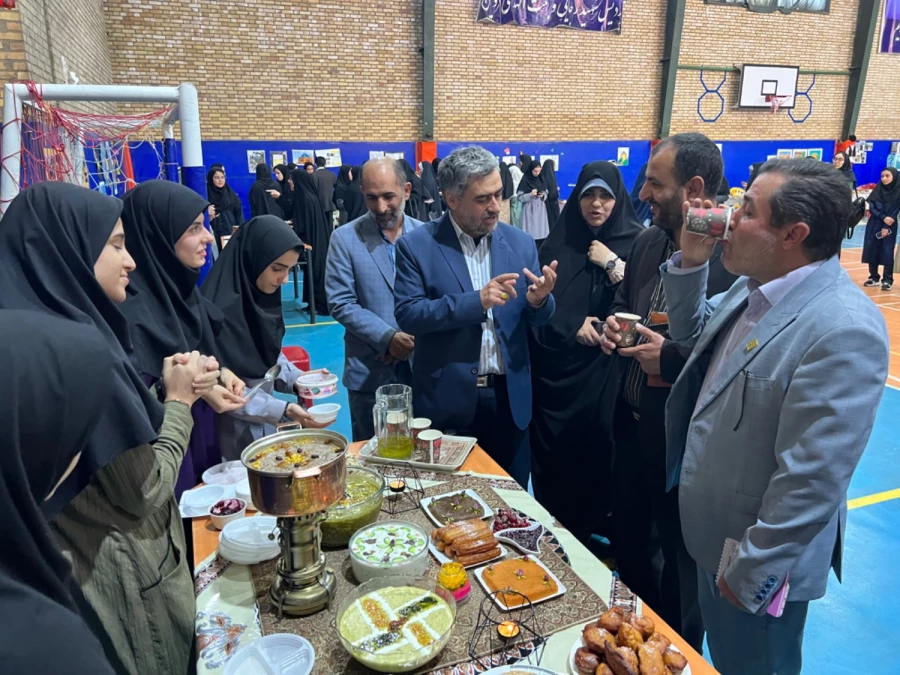 نمایشگاه آشنایی با آداب و رسوم محلی در استان قزوین  11