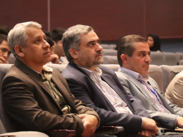 همایش ملی کارآفرینی و تولیدمحتوای الکترونیکی دانشگاه فرهنگیان قزوین 11