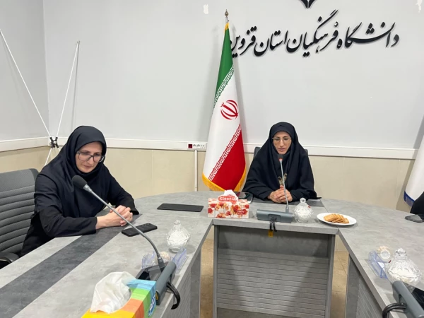نشست صمیمی مشاور امور بانوان استانداری با دانشجومعلمان پردیس خواهران استان قزوین 4