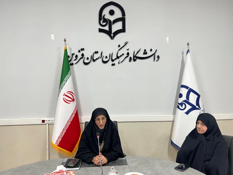 نشست صمیمی مشاور امور بانوان استانداری با دانشجومعلمان پردیس خواهران استان قزوین 9