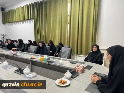 نشست صمیمی مشاور امور بانوان استانداری با دانشجومعلمان پردیس خواهران استان قزوین 10