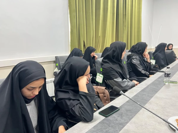 نشست صمیمی مشاور امور بانوان استانداری با دانشجومعلمان پردیس خواهران استان قزوین 11