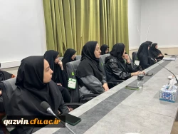 نشست صمیمی مشاور امور بانوان استانداری با دانشجومعلمان پردیس خواهران استان قزوین 12
