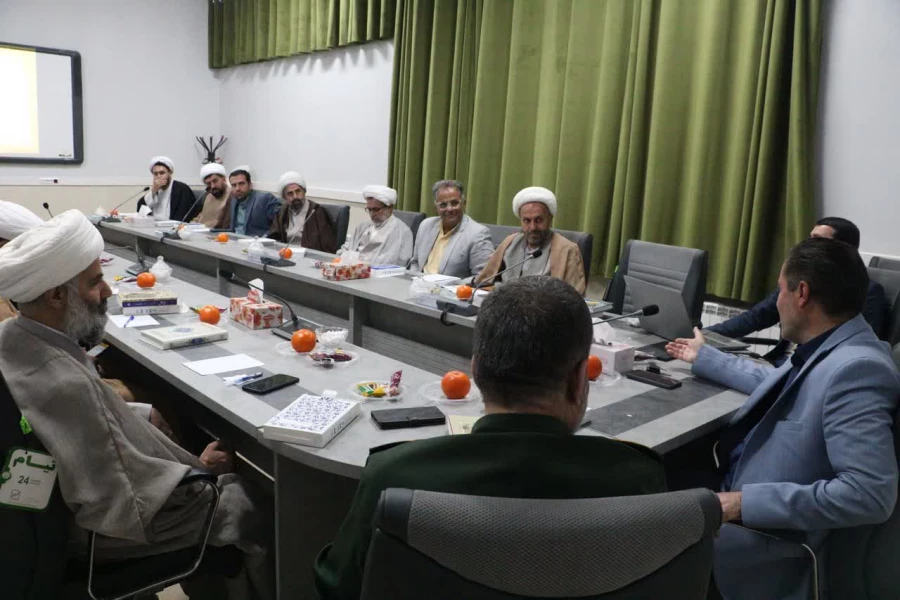 اولین نشست هم اندیشی استادان گروه «معارف اسلامی»، «تعلیم و تربیت اسلامی» و «دفاع مقدس» دانشگاه فرهنگیان استان قزوین 4