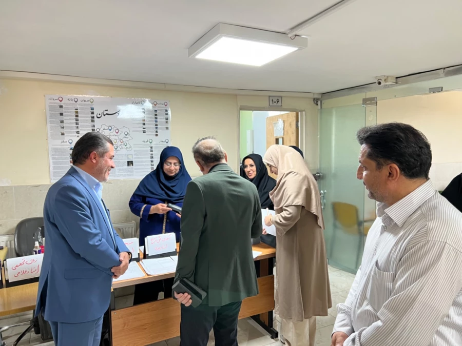 معاون آموزشی و تحصیلات تکمیلی سازمان مرکزی از روند برگزاری امتحانات استان قزوین بازدید نمود. 3