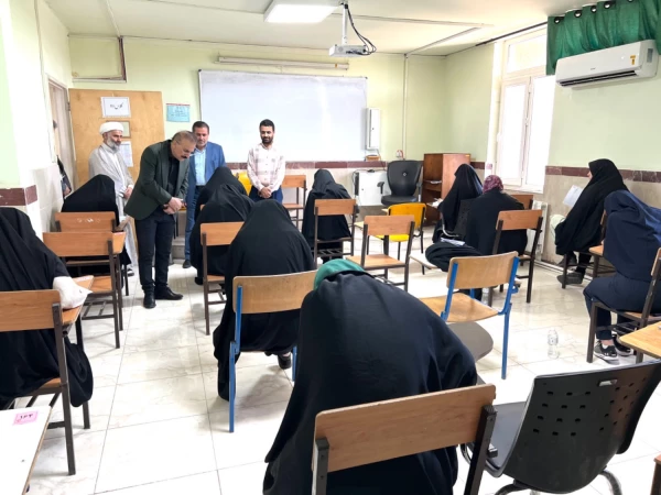 معاون آموزشی و تحصیلات تکمیلی سازمان مرکزی از روند برگزاری امتحانات استان قزوین بازدید نمود. 8