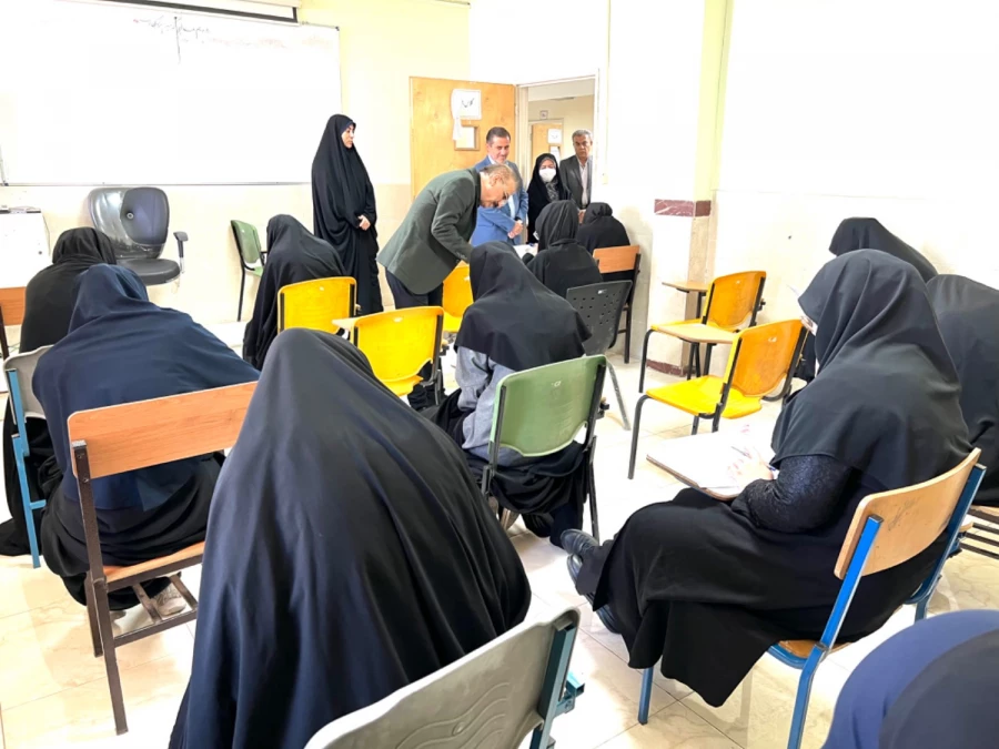 معاون آموزشی و تحصیلات تکمیلی سازمان مرکزی از روند برگزاری امتحانات استان قزوین بازدید نمود. 9