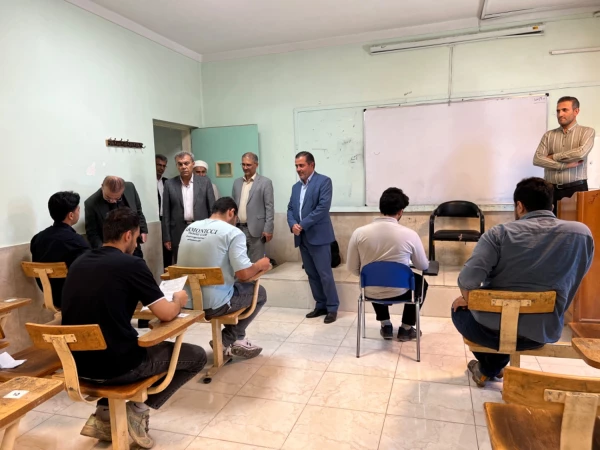 معاون آموزشی و تحصیلات تکمیلی سازمان مرکزی از روند برگزاری امتحانات استان قزوین بازدید نمود. 10