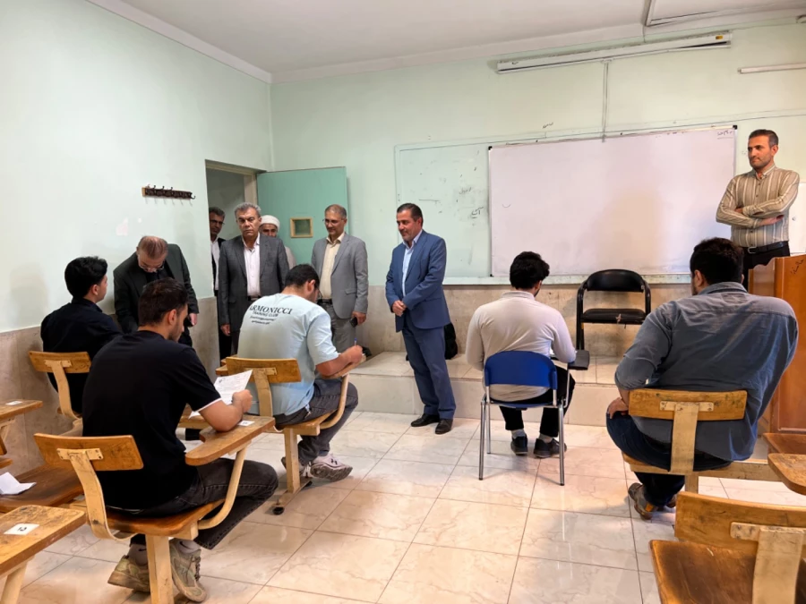 معاون آموزشی و تحصیلات تکمیلی سازمان مرکزی از روند برگزاری امتحانات استان قزوین بازدید نمود. 10